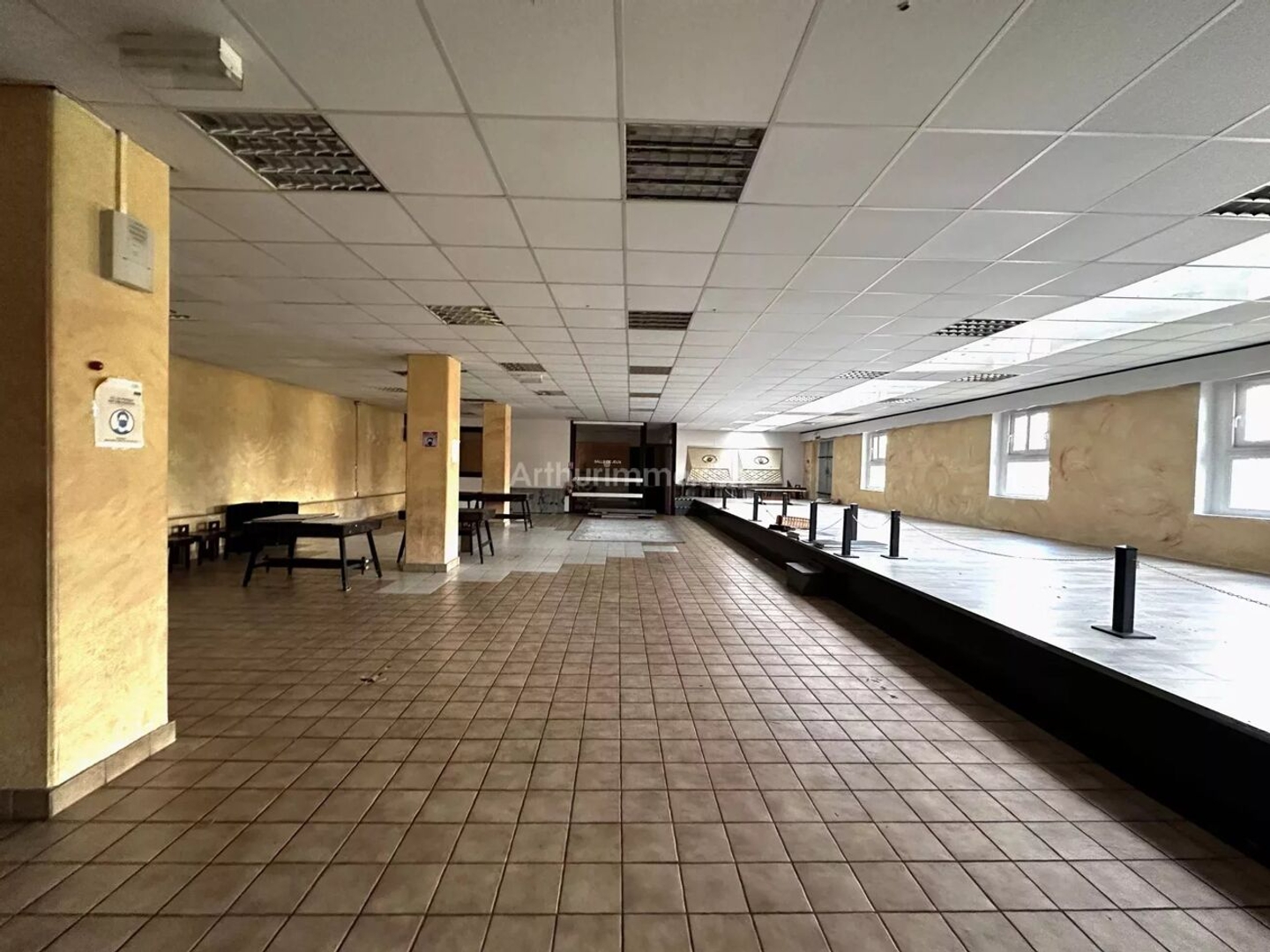 Commerce 4 pièces 420 m²