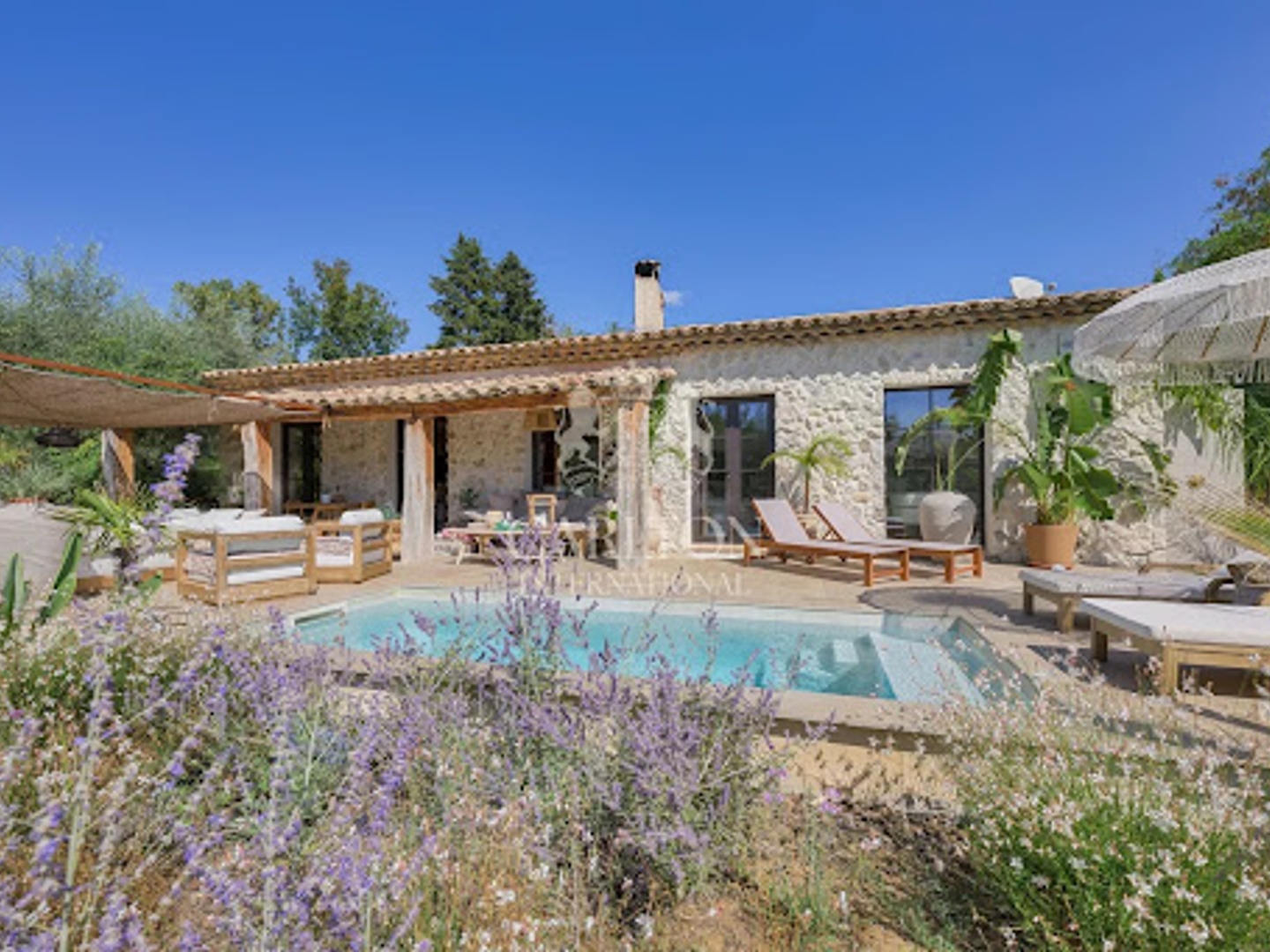 Maison à vendre - 5 pièces - 146m2 - Tourrettes-Sur-Loup (06140)