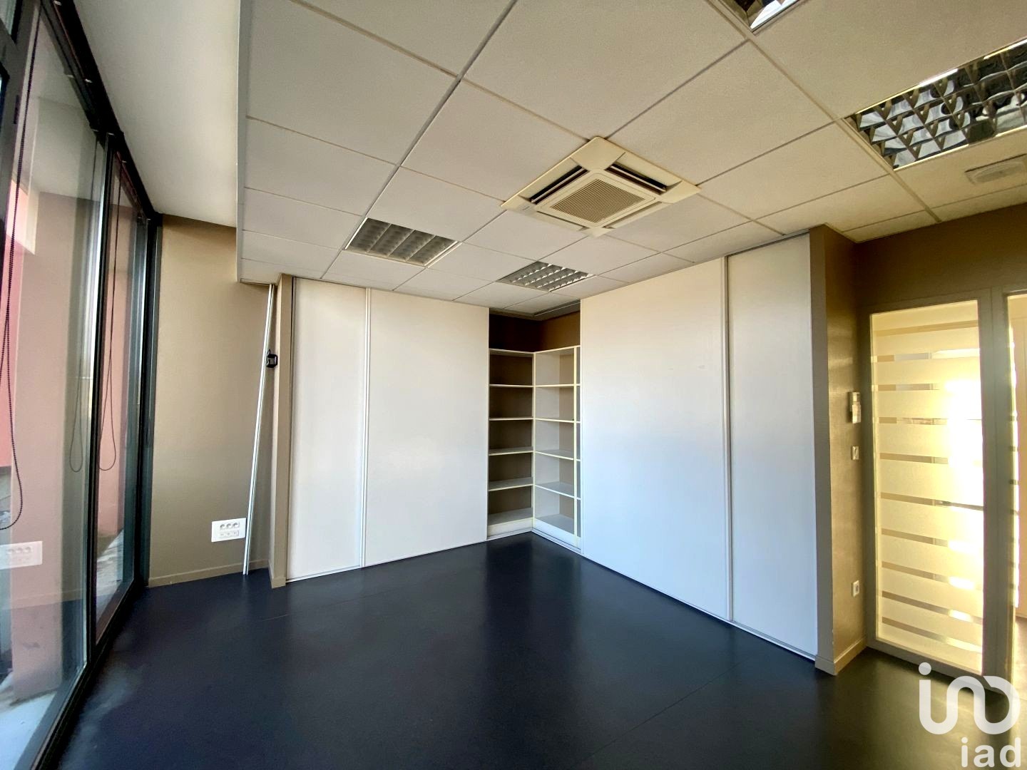 Immeuble commercial 200 m²