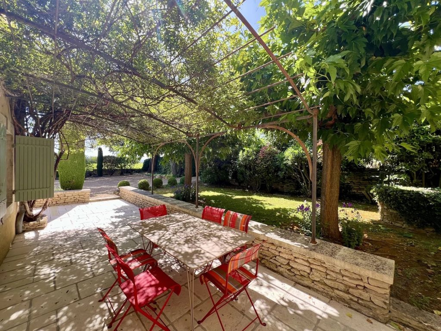 Maison à vendre - 300m2 - Cabrières-D'avignon (84220)