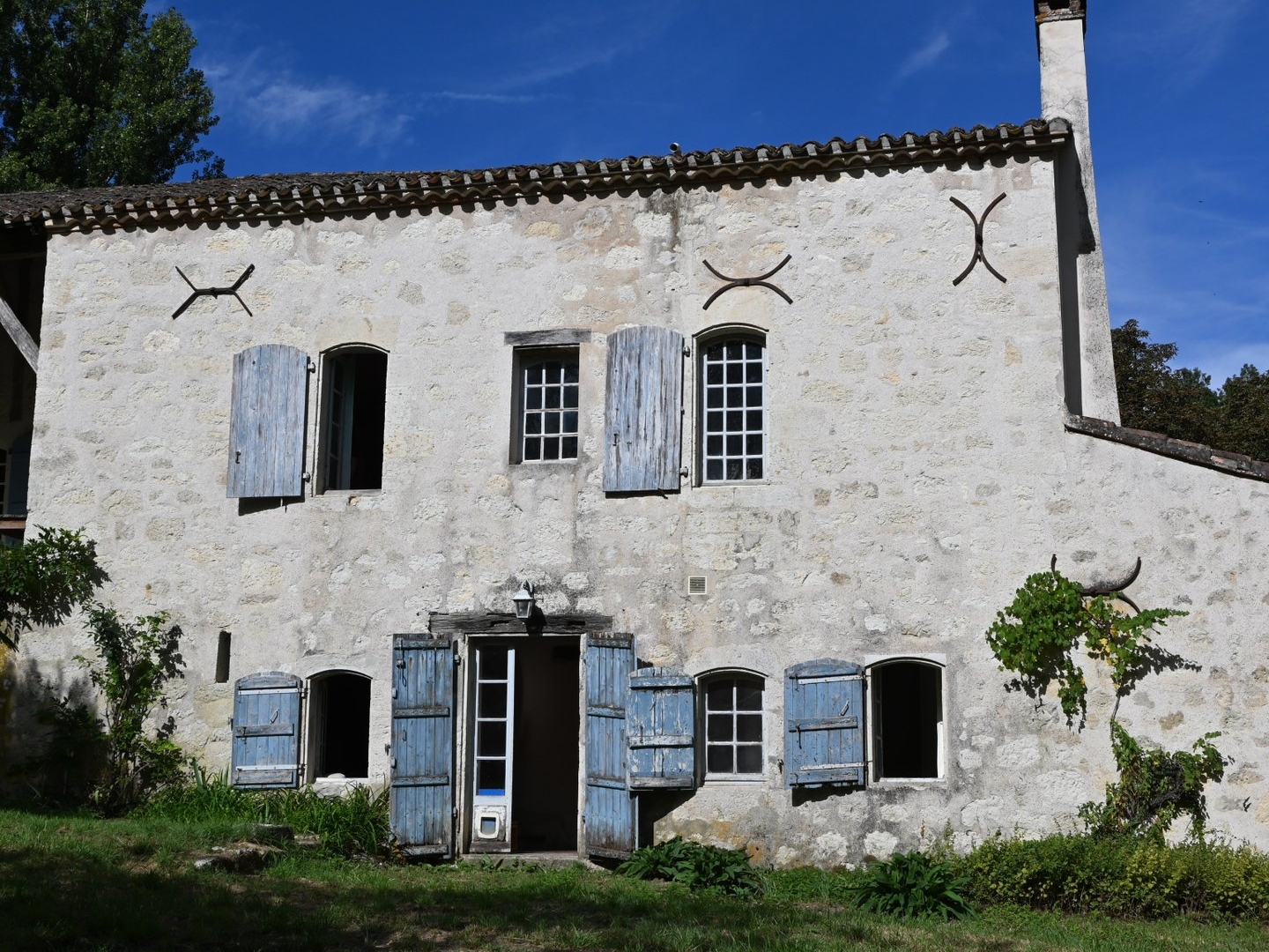 Magnifique domaine en pierre du XVIIIe siècle avec maison, dépendances, grange et pigeonnier près de Puymirol