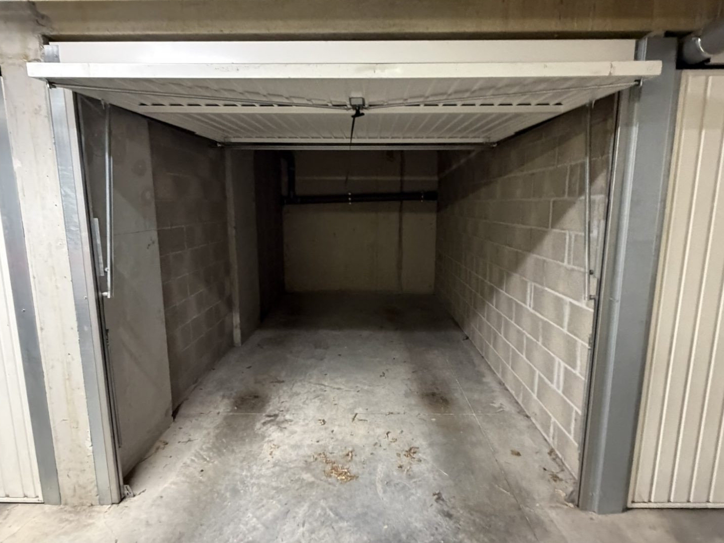 Parking / garage / box à vendre - 14m2 - Rillieux-La-Pape (69140)