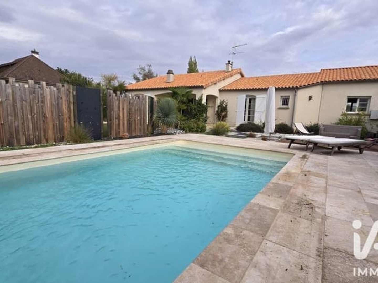 Maison à vendre - 7 pièces - 152m2 - Aiffres (79230)