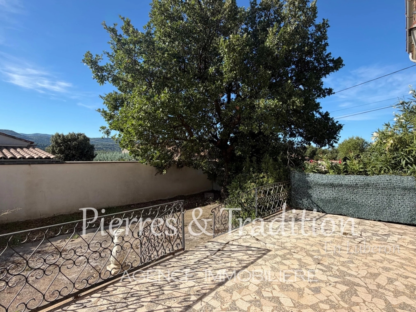 Maison à vendre - 4 pièces - 218m2 - Gargas (84400)
