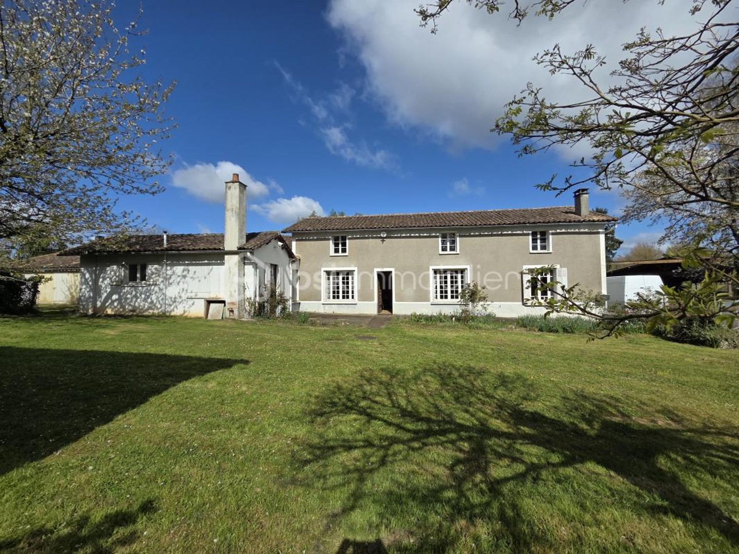 Ensemble immobilier à fort potentiel - calme, verdure et multiples dépendances
