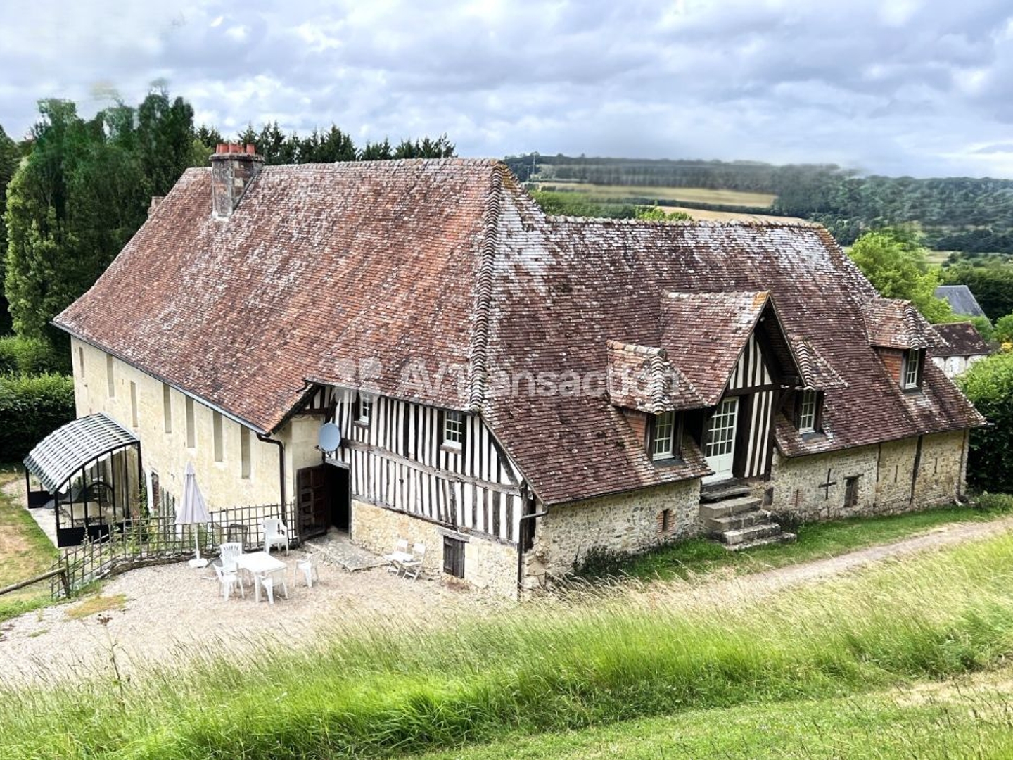 A vendre , Pont -l'Evêque ( 14130 ) , manoir 418 m2 , 24 ha
