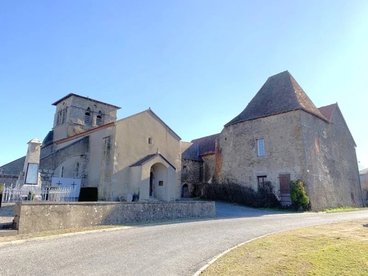 Maison à vendre - 10 pièces - 310m2 - Bellenaves (03330)