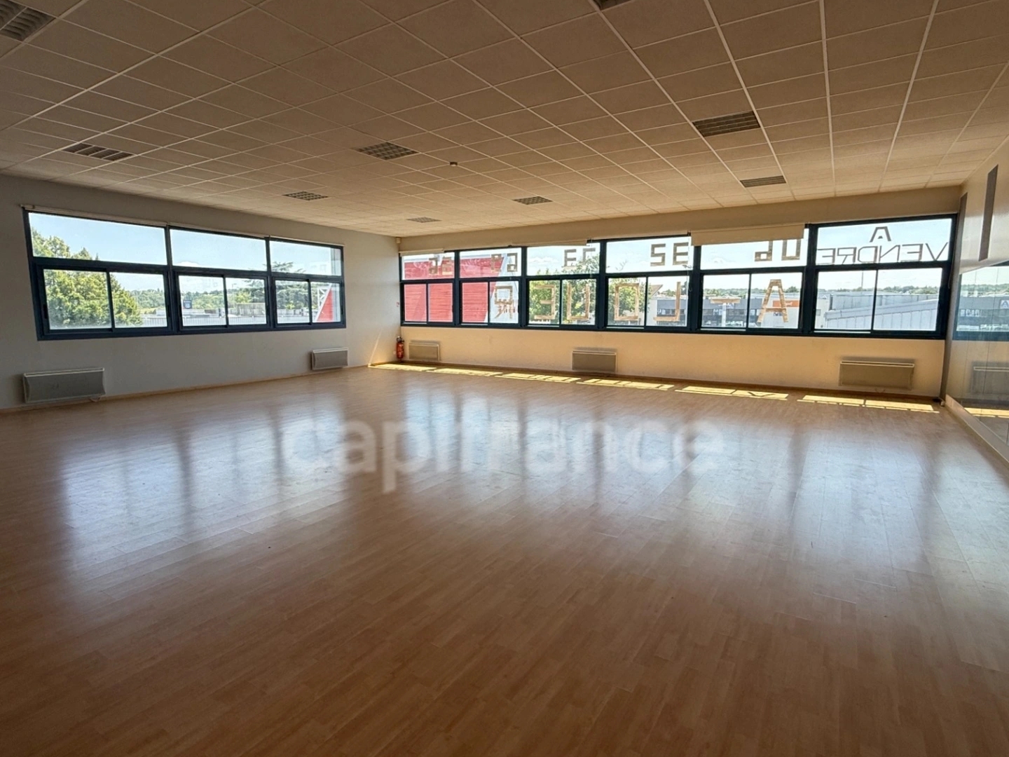 Magasin à vendre - 2 pièces - 310m2 - Orgeval (78630)