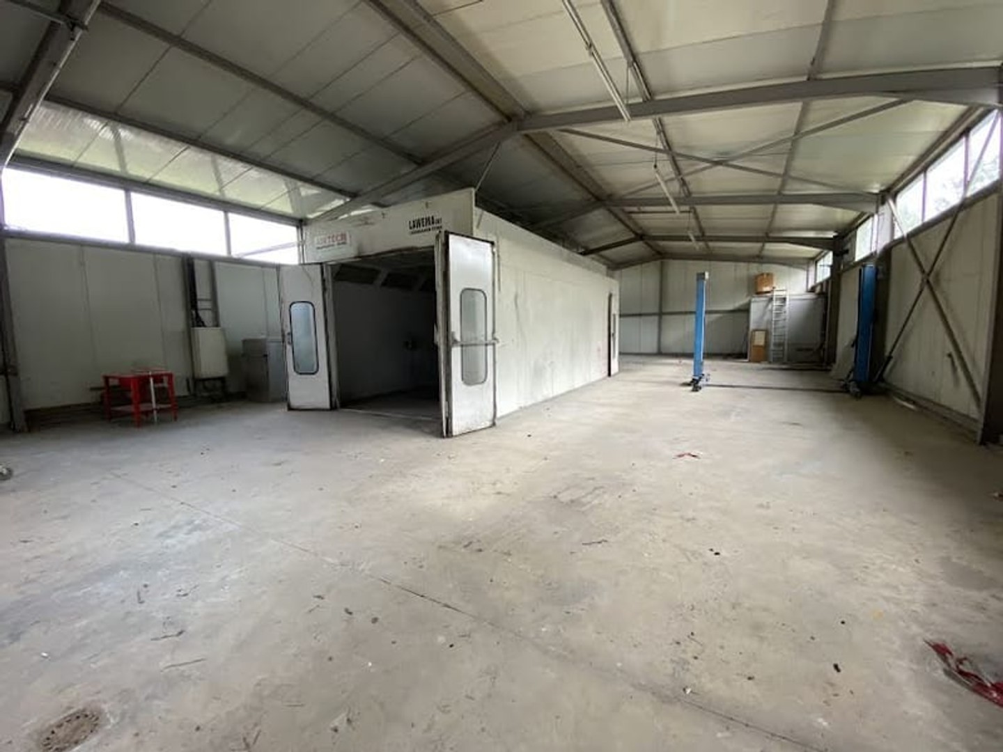Local 296 m²