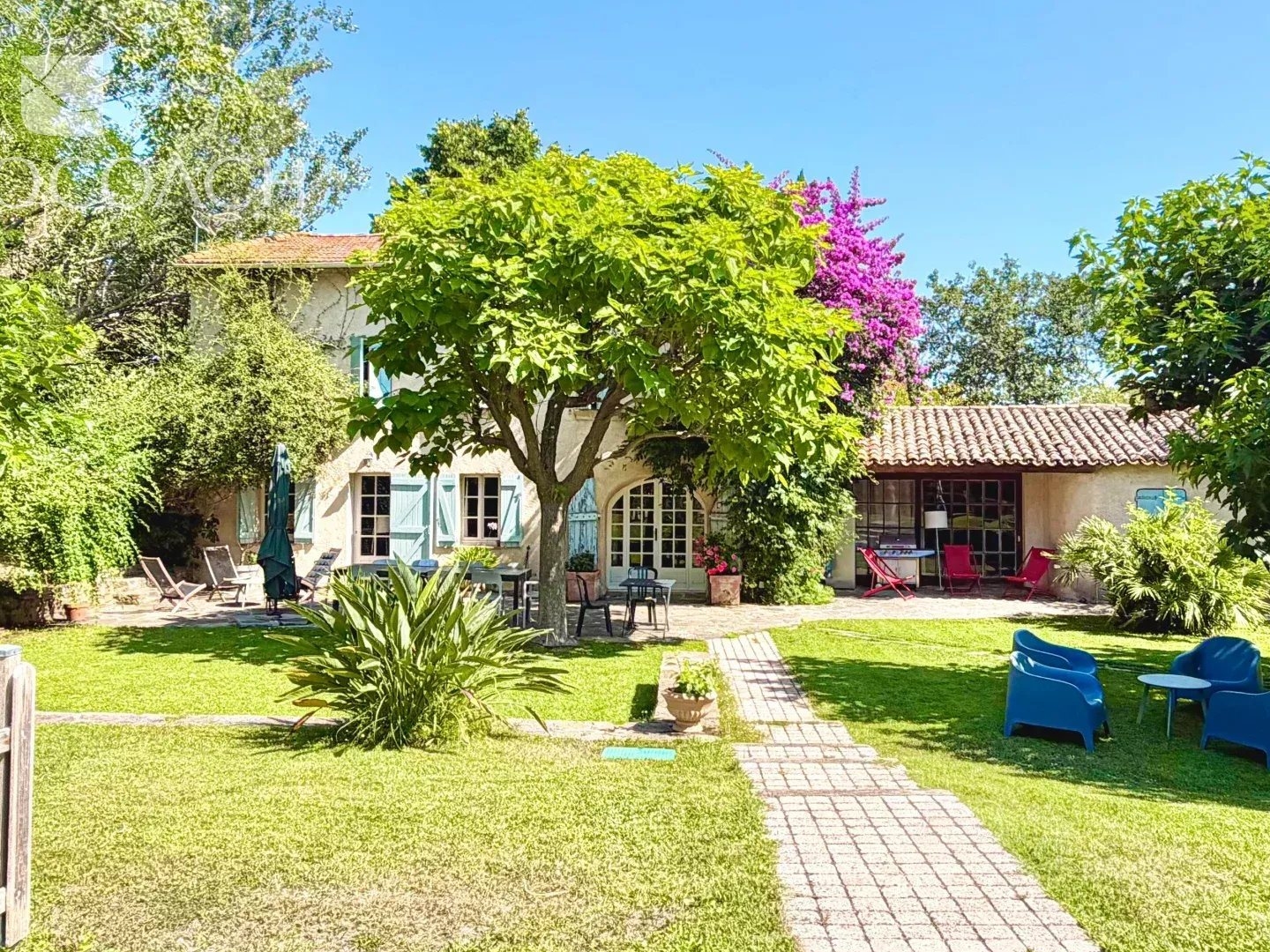 Très beau mas provençal à rafraîchir