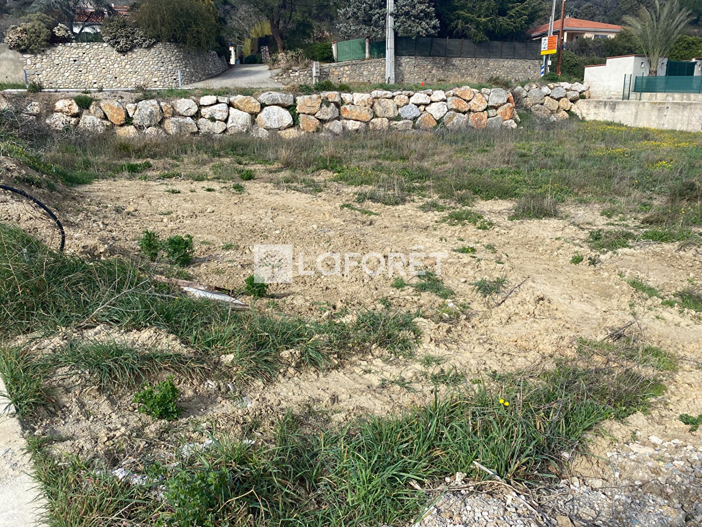 Terrain 608 m²