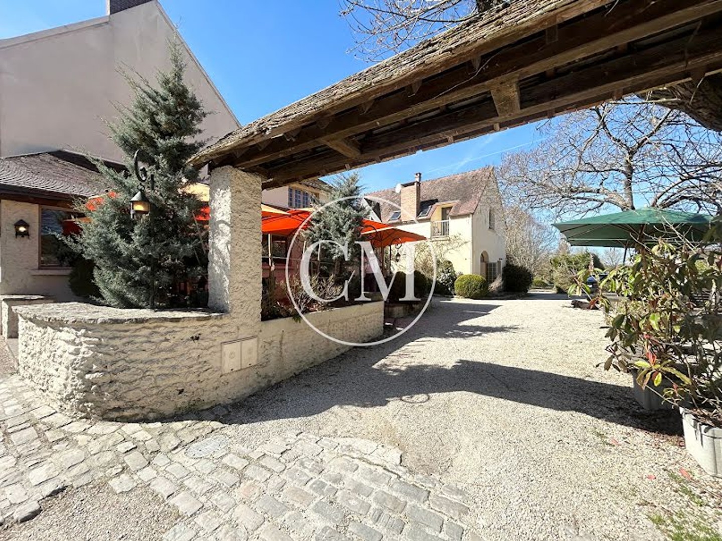 Magasin à vendre - 8 pièces - 250m2 - Les Mesnuls (78490)