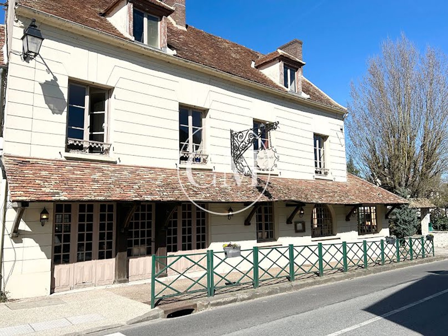 Magasin à vendre - 8 pièces - 250m2 - Les Mesnuls (78490)