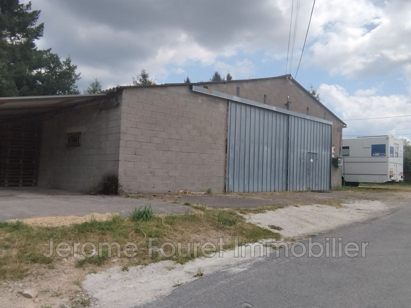 Immeuble commercial 240 m²