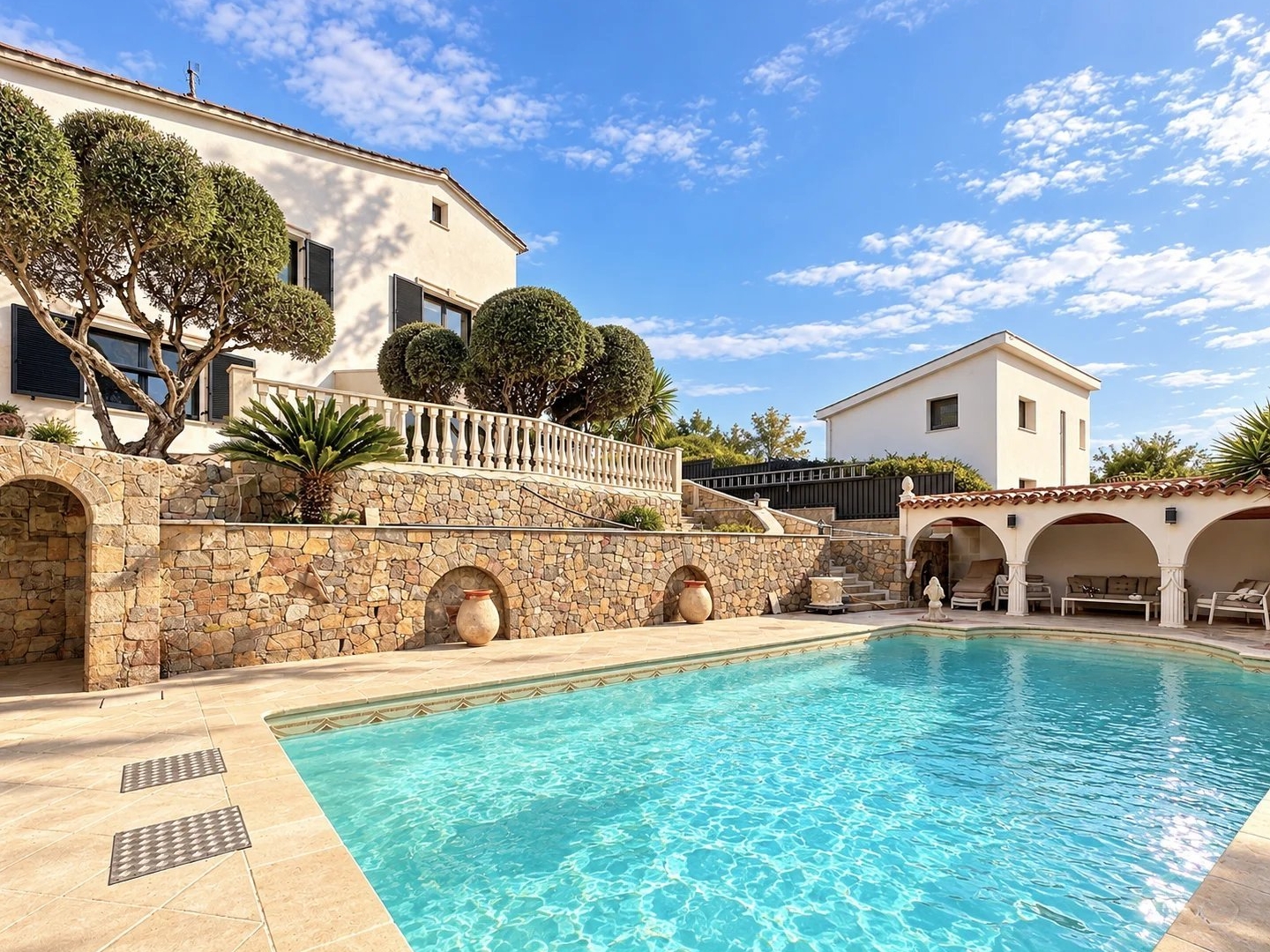MANDELIEU-LA-NAPOULE - MINELLE | VILLA DE 326 M² AVEC PISCINE