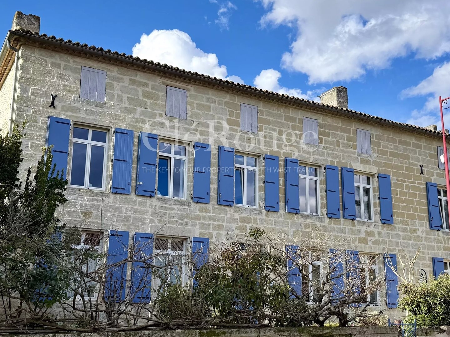 Imposante maison de village aux volumes exceptionnels avec fort potentiel d'aménagement