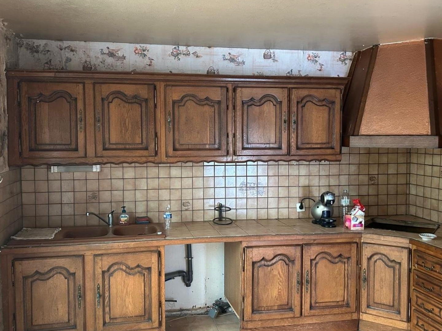 maison de village à renover, avec un petit jardin et une parcelle de deux cents M2 à proximite.
