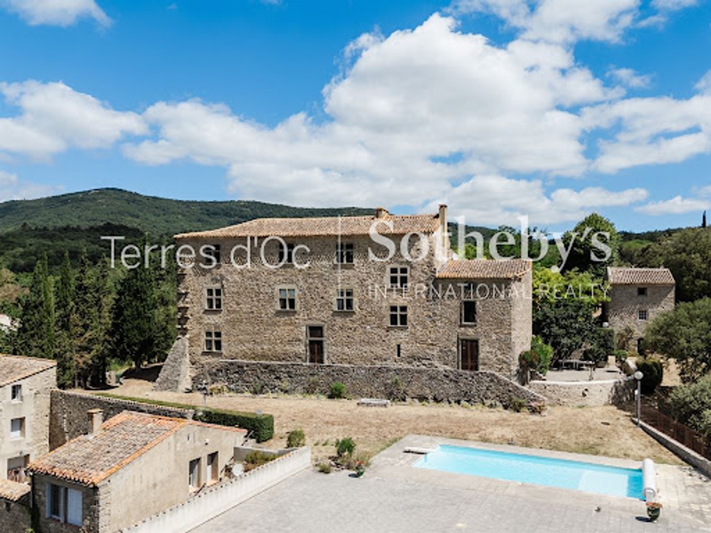 Château 31 pièces 1200 m²