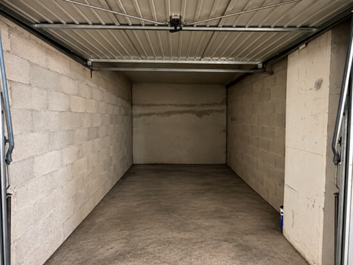 Parking / garage / box à vendre - 14m2 - Marseille 8e (13008)
