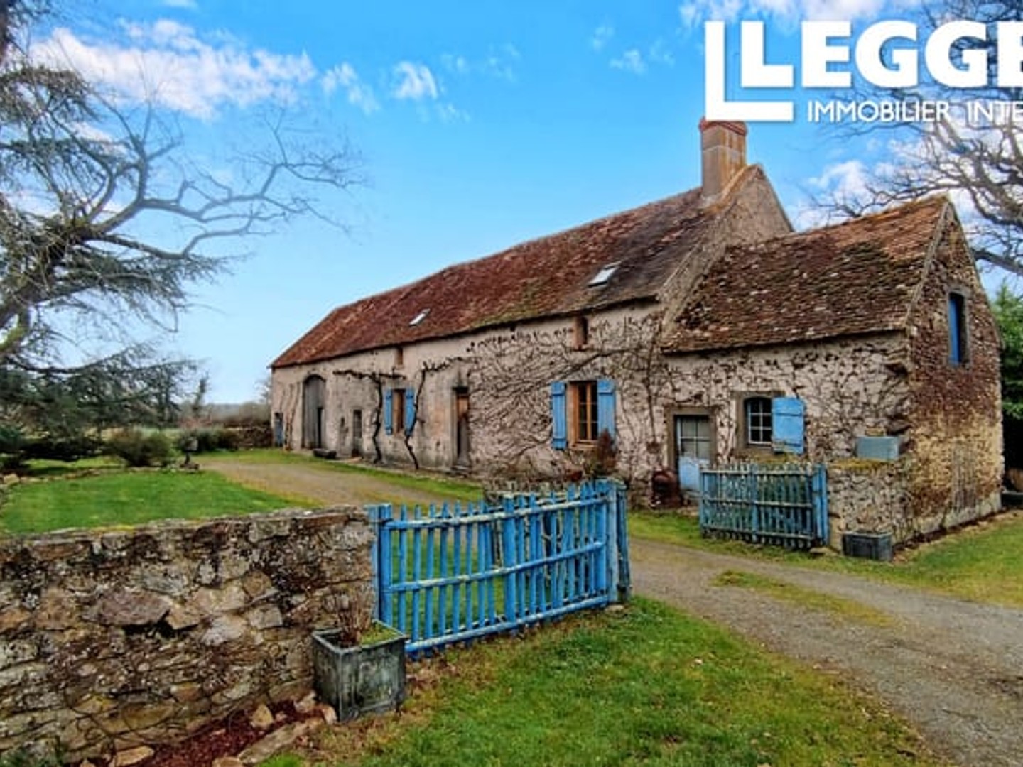 Magnifique maison de 3 ou 4 chambres, entourée de 4,7 hectares de pâturages équestres, d'une grange et d'un pe