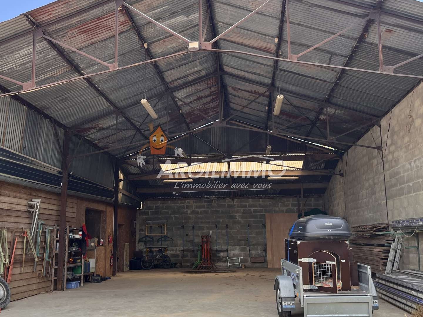Local 6 pièces 1000 m²