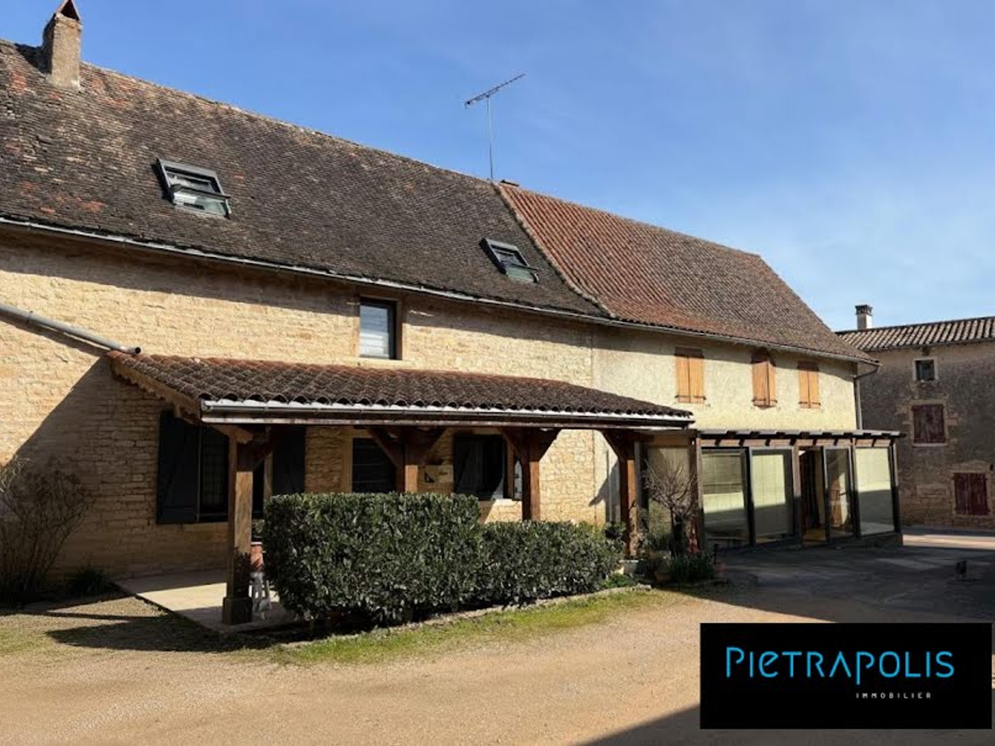 Maison à vendre - 9 pièces - 200m2 - La Salle (71260)