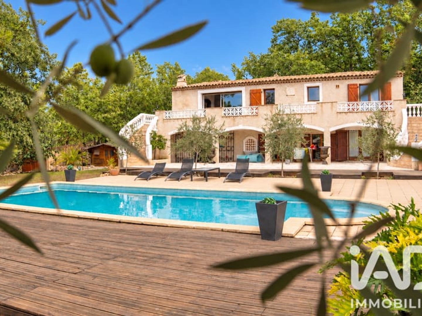 Maison à vendre - 11 pièces - 260m2 - Saint-Paul-En-Forêt (83440)