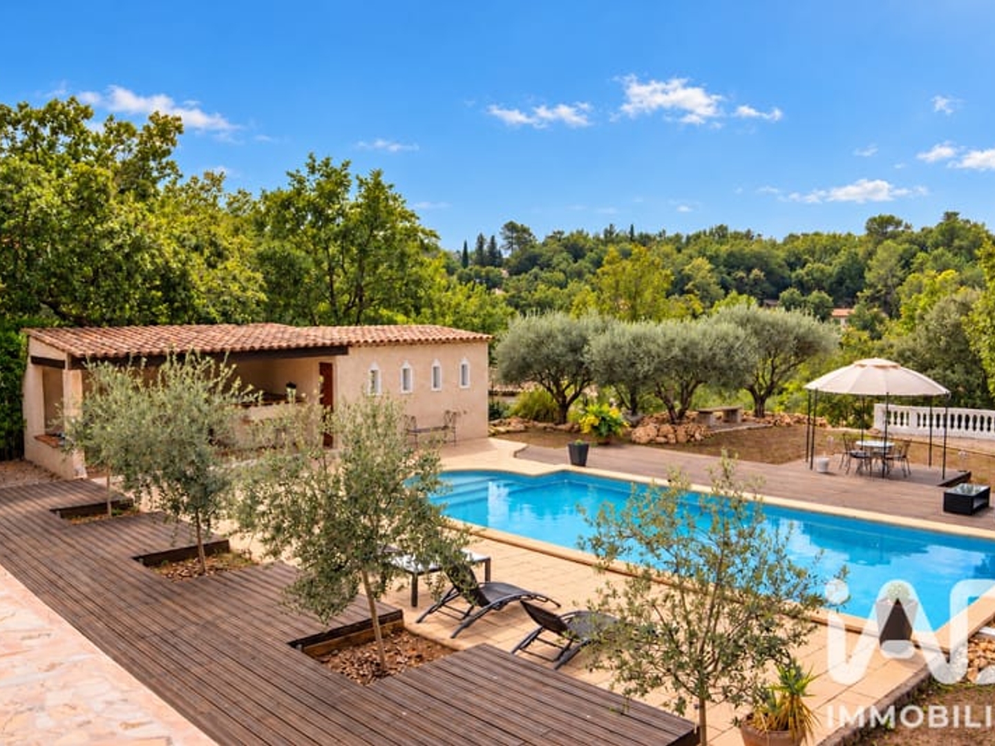 Maison à vendre - 11 pièces - 260m2 - Saint-Paul-En-Forêt (83440)