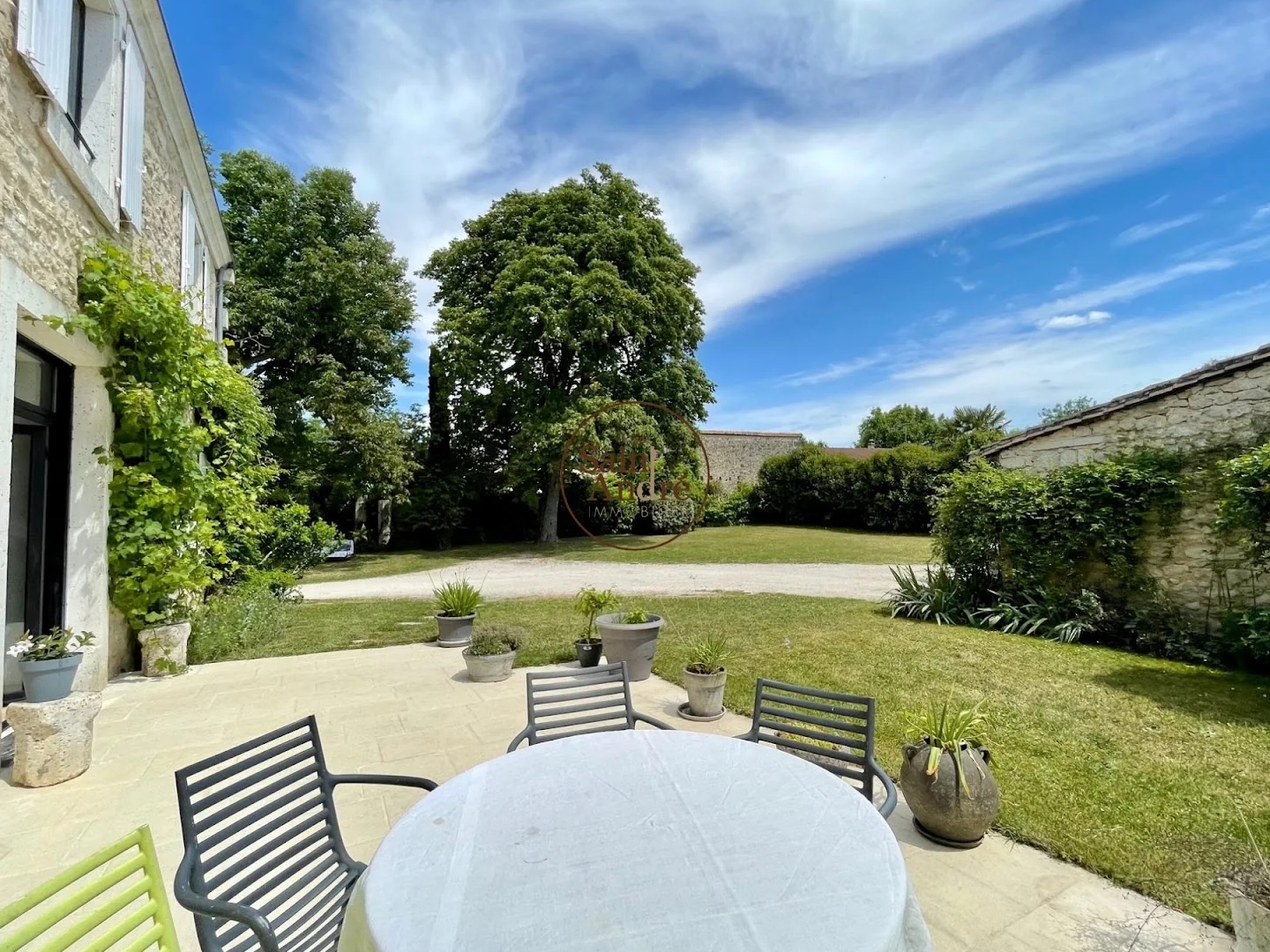 Maison à vendre - 7 pièces - 300m2 - Gond-Pontouvre (16160)