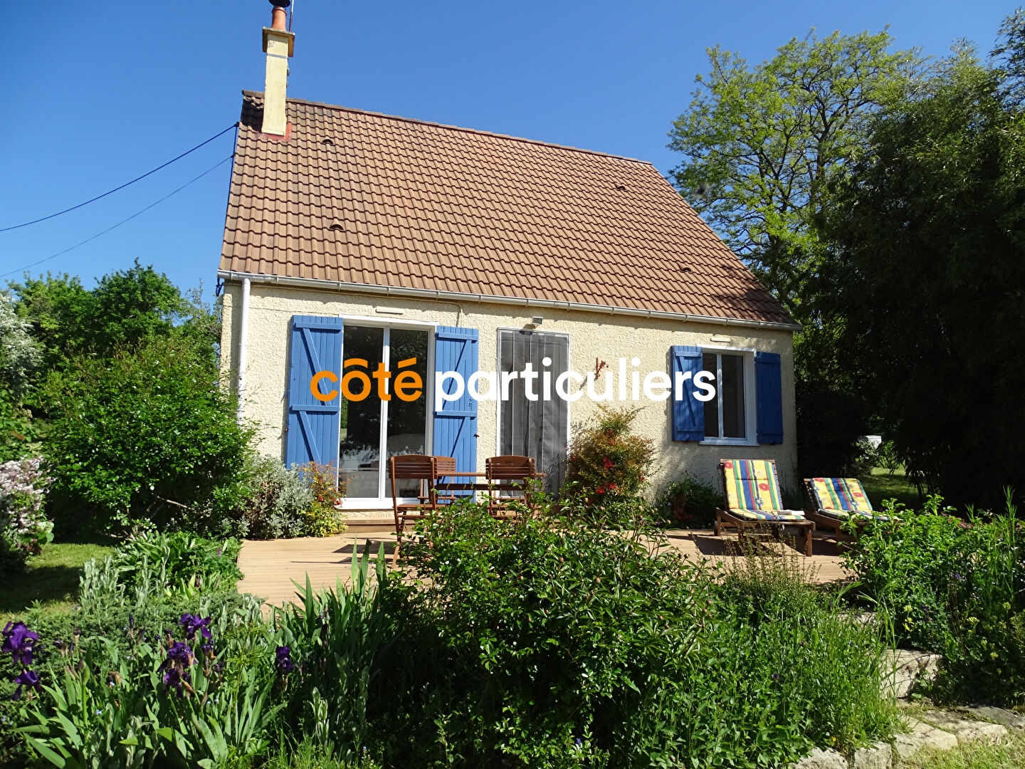Maison de campagne avec 8450 m2 de terrain entre Lignières et La Châtre.