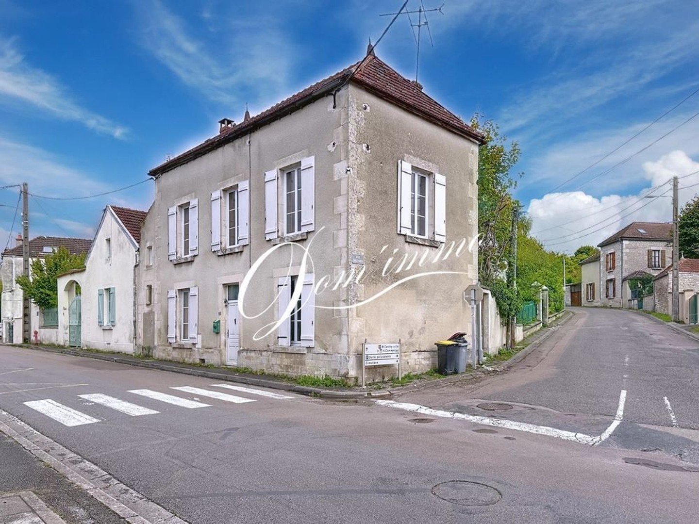 En exclusivité, à Ravières, maison de village de caractère