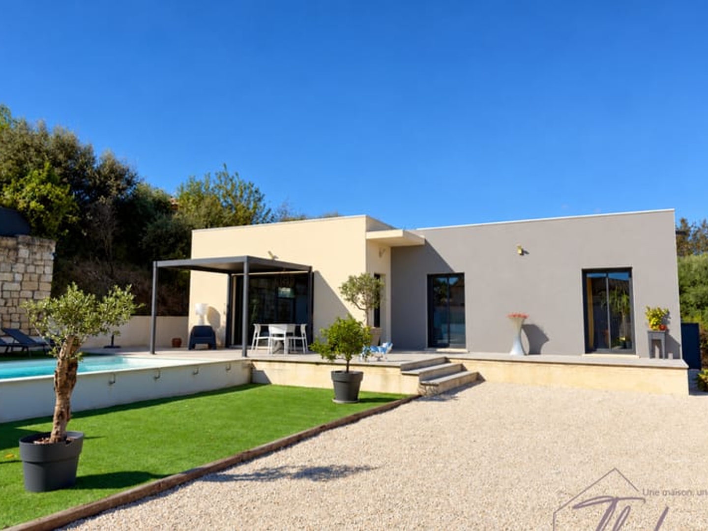 COMPS Villa contemporaine de plain-pied de 110 m2 avec pis