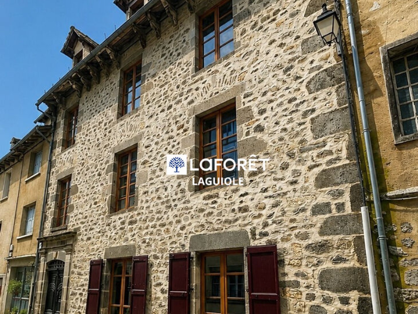 Maison 8 pièces 330 m²