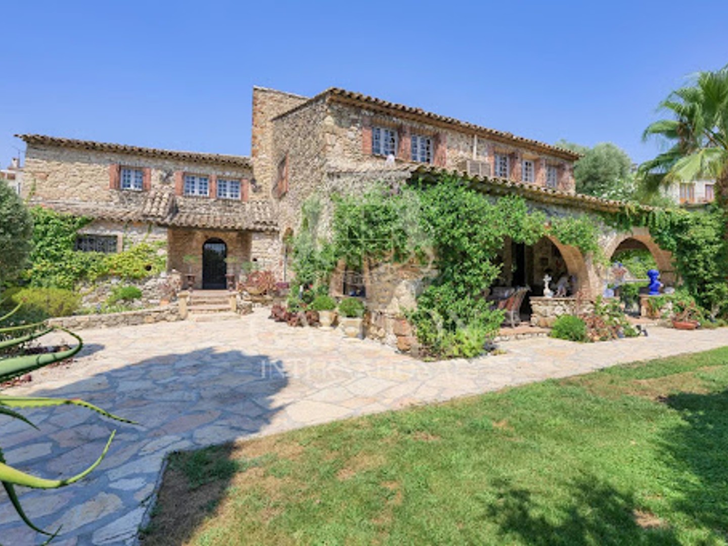 Maison 9 pièces 386 m²