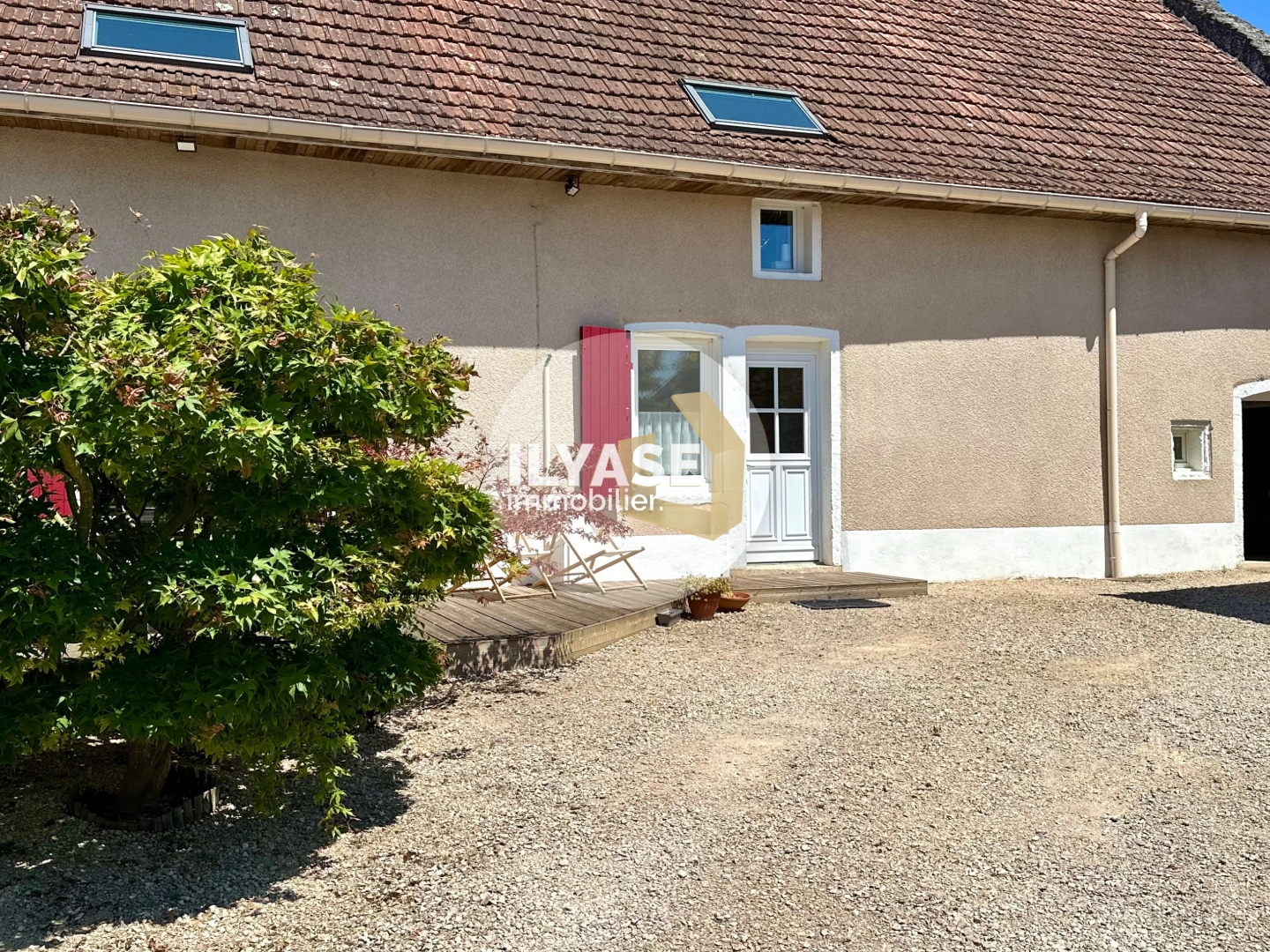 Maison à vendre - 5 pièces - 159m2 - Saint-Cyr (71240)