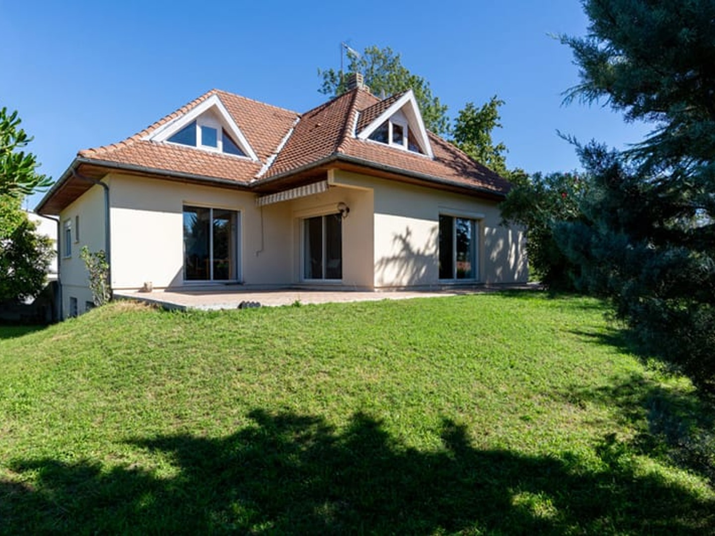 Maison 5 chambres, jardin, sous sol complet