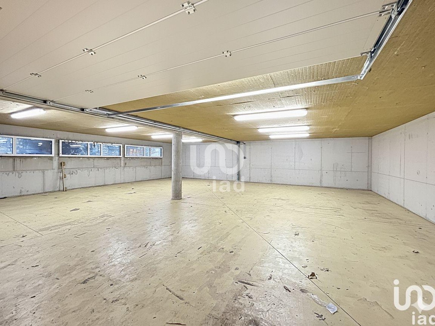 Immeuble commercial 127 m²