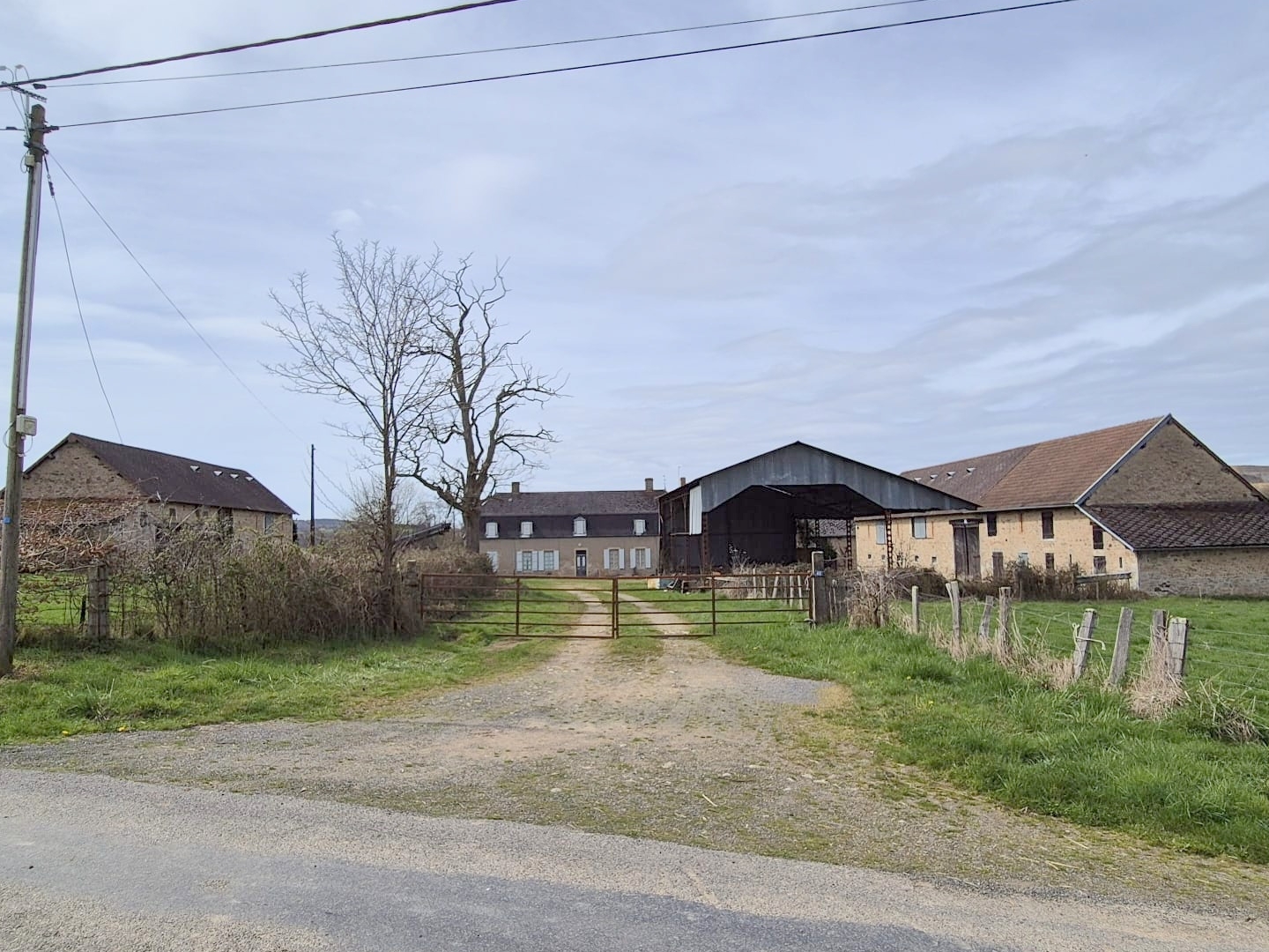 Maison à vendre - 13 pièces - 251m2 - Château (71250)