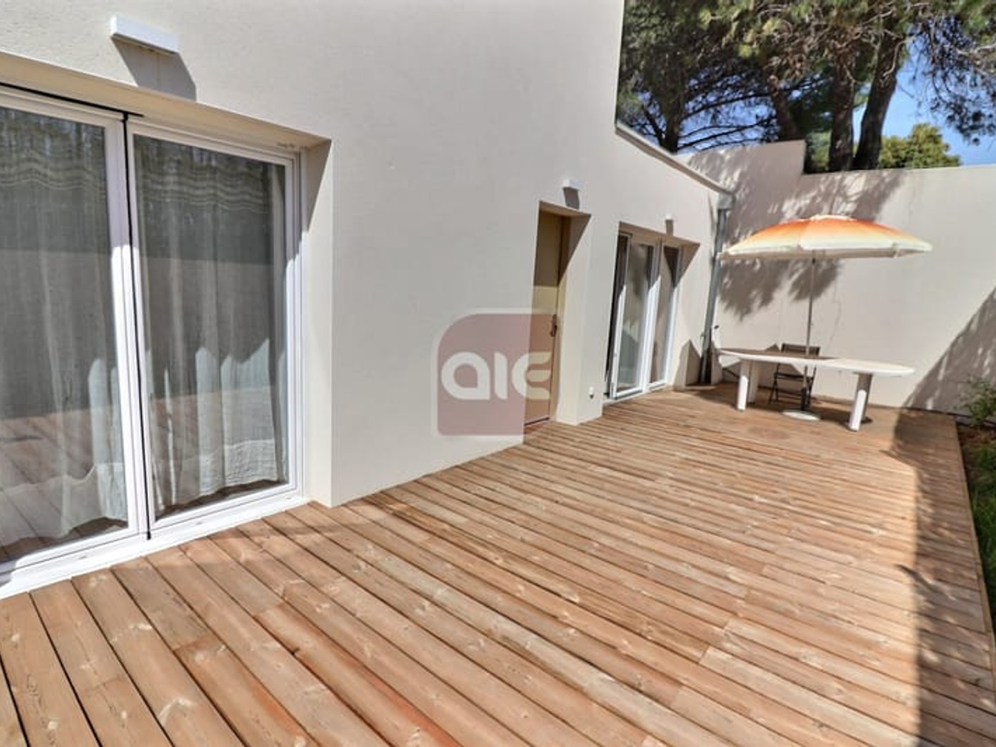 EXCLUSIVITE - LE CRES - APPARTEMENT T2 AVEC JARDIN ET PARKINGS