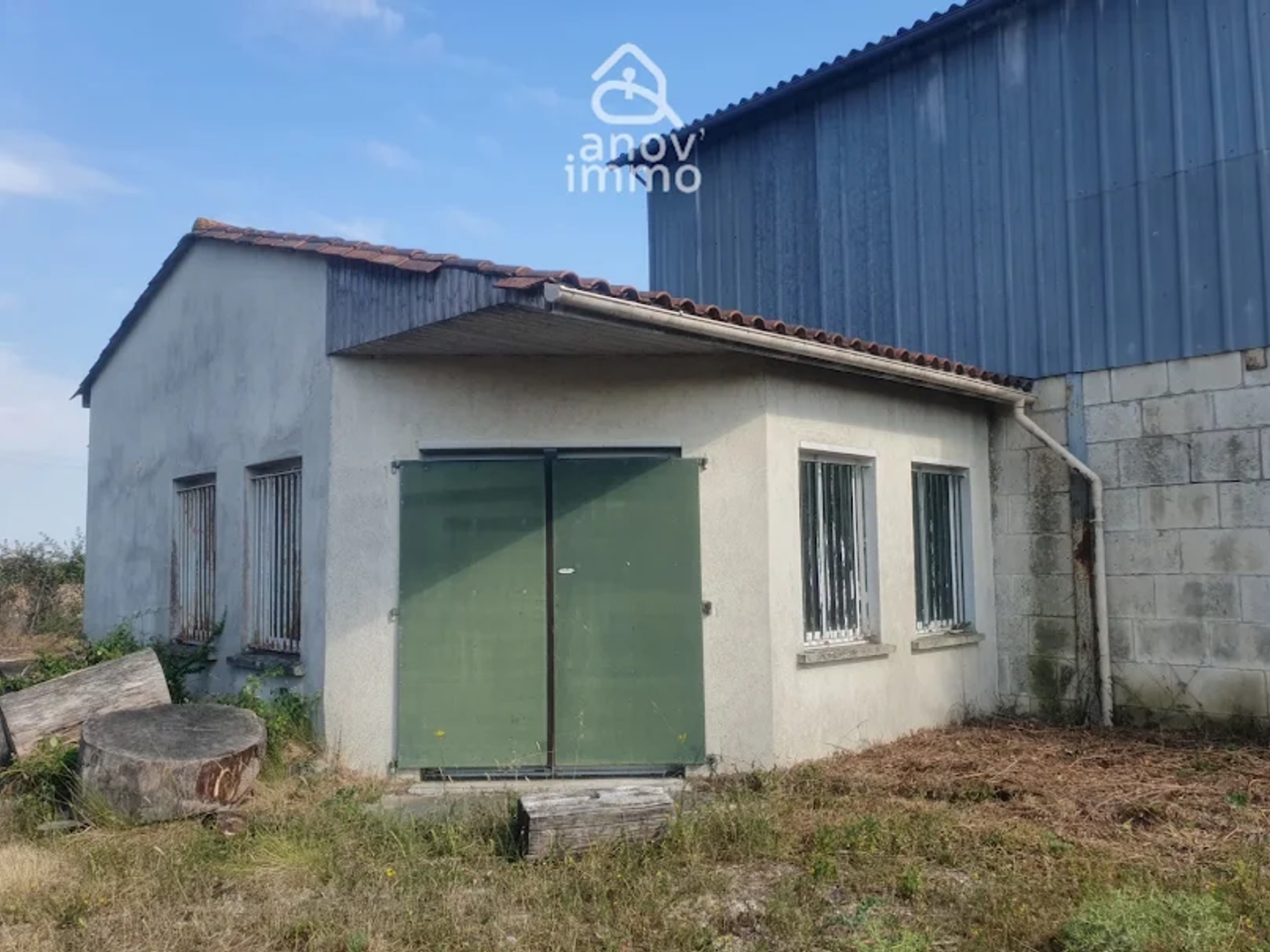 Locaux à vendre - 2 pièces - 200m2 - Chassors (16200)
