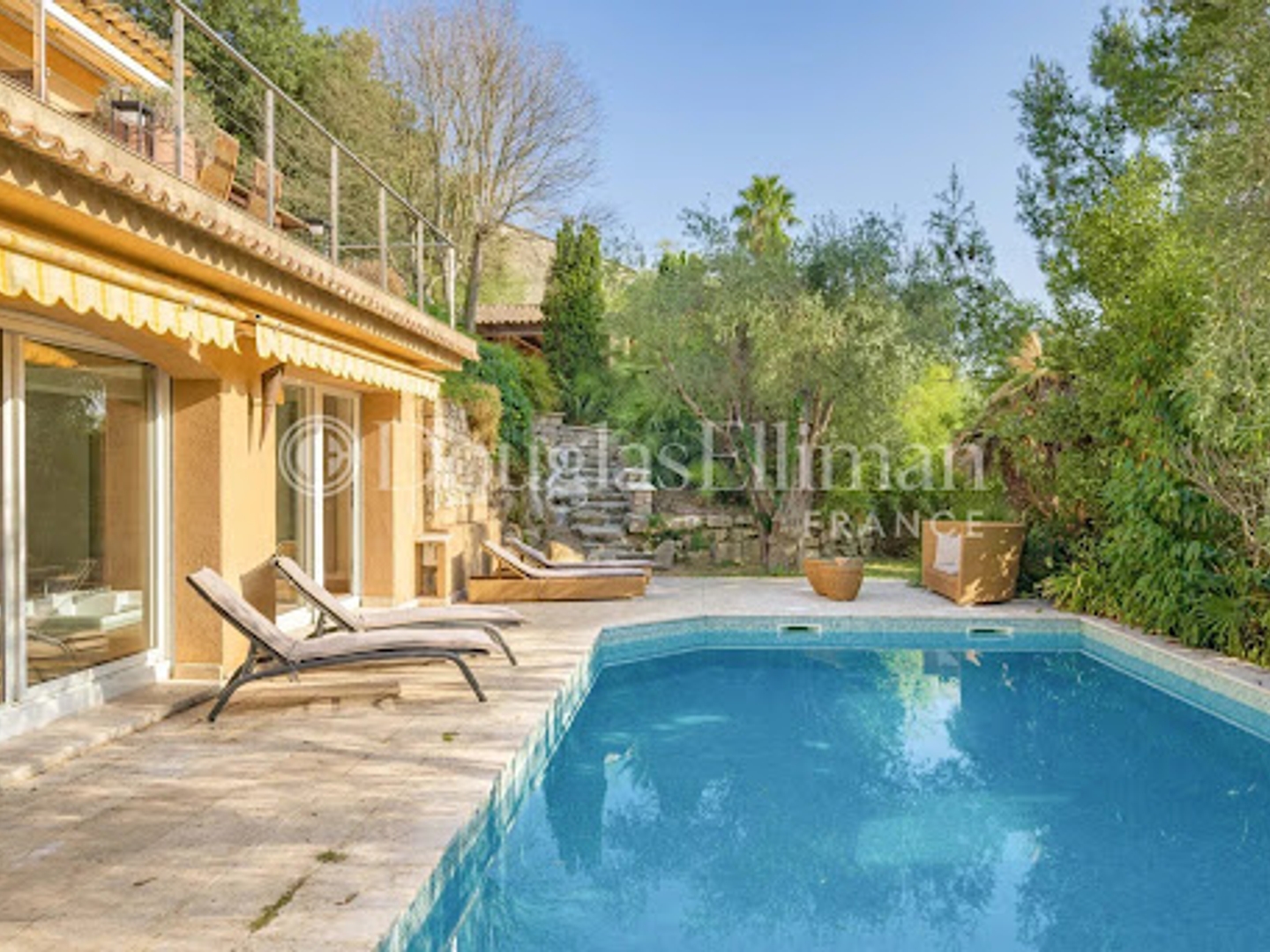 Maison à vendre - 8 pièces - 430m2 - Roquefort-Les-Pins (06330)