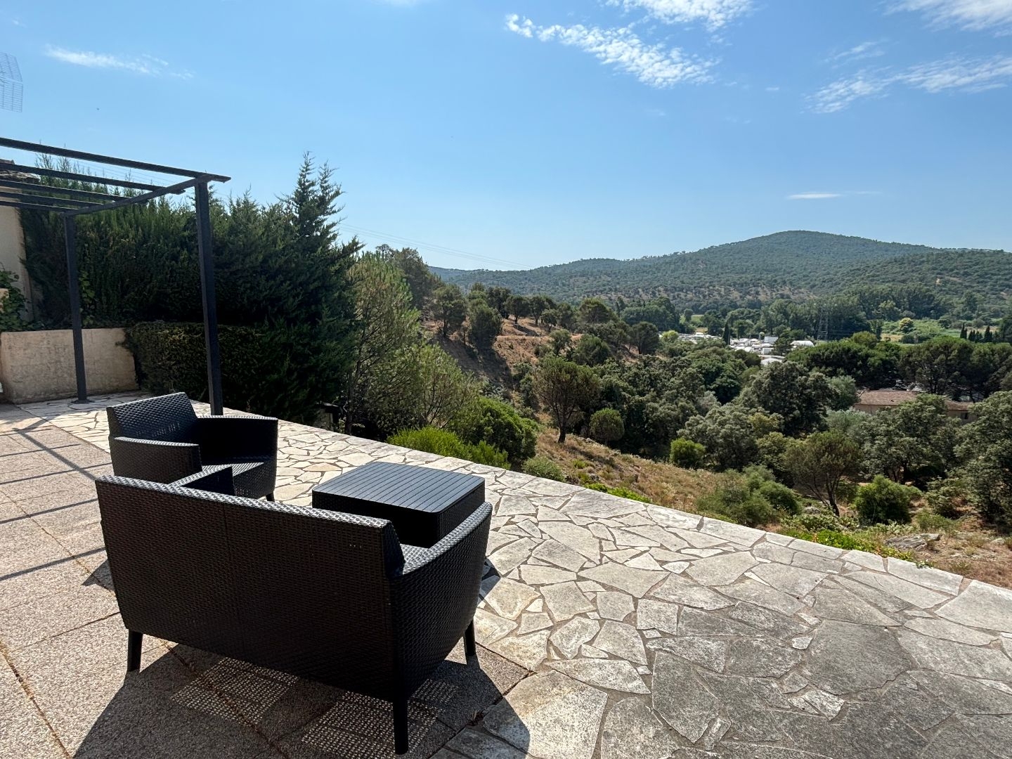 Maison à vendre - 2 pièces - 33m2 - Roquebrune-Sur-Ar... (83520)
