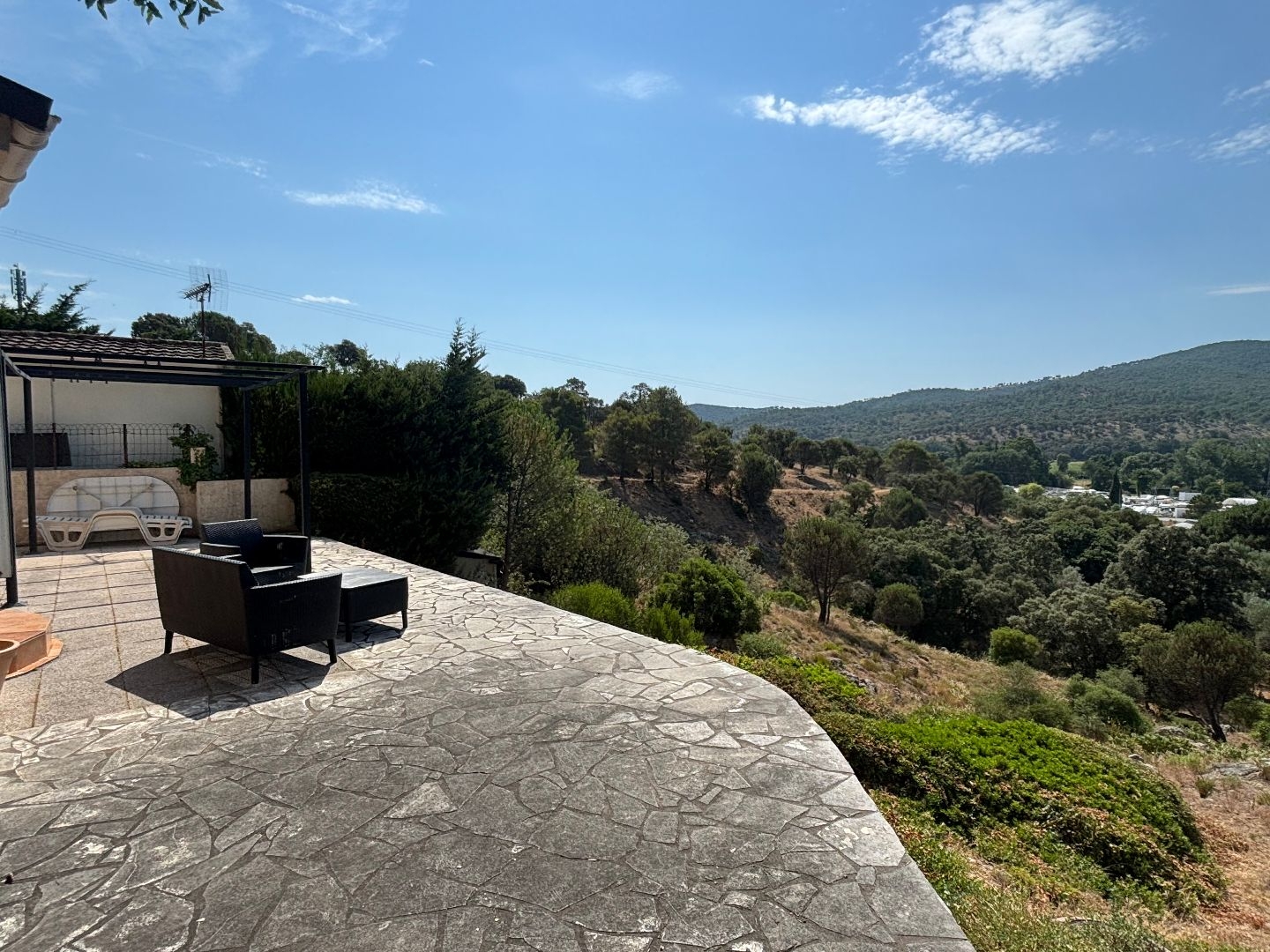 Maison à vendre - 2 pièces - 33m2 - Roquebrune-Sur-Ar... (83520)