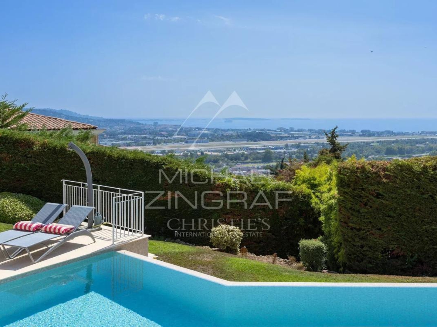 Vends propriété - 204.11 m² - 6 pièces, 4 chambres - Mandelieu-la-Napoule 06210