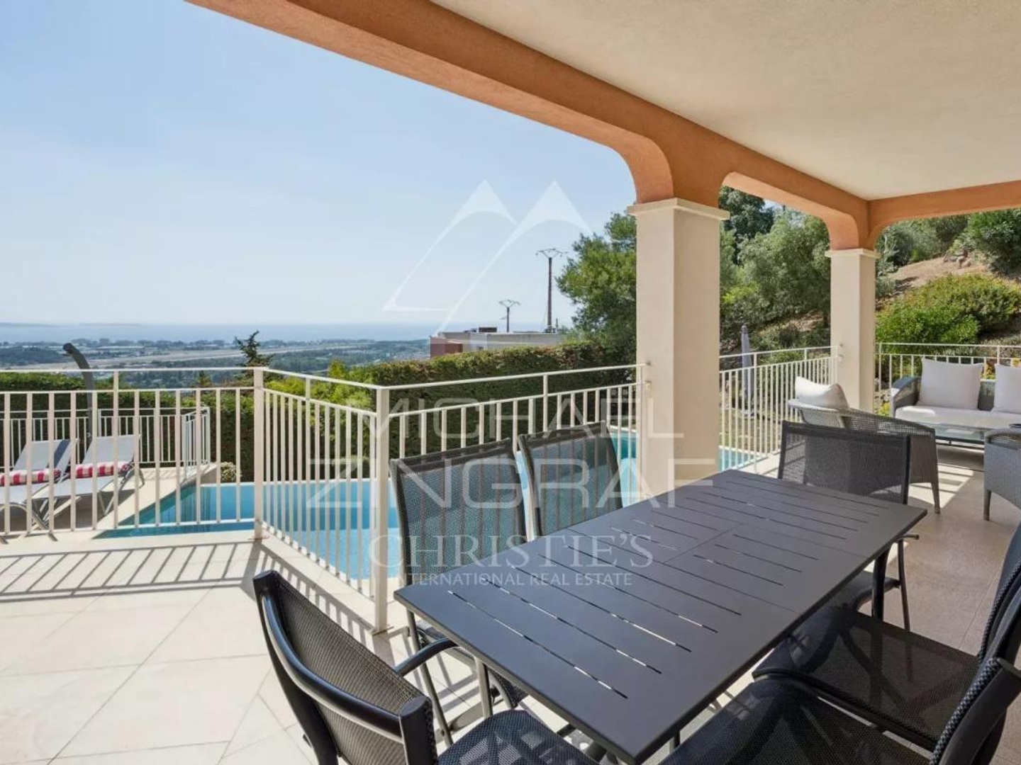 Maison à vendre - 6 pièces - 204m2 - Mandelieu-La-Napoule (06210)