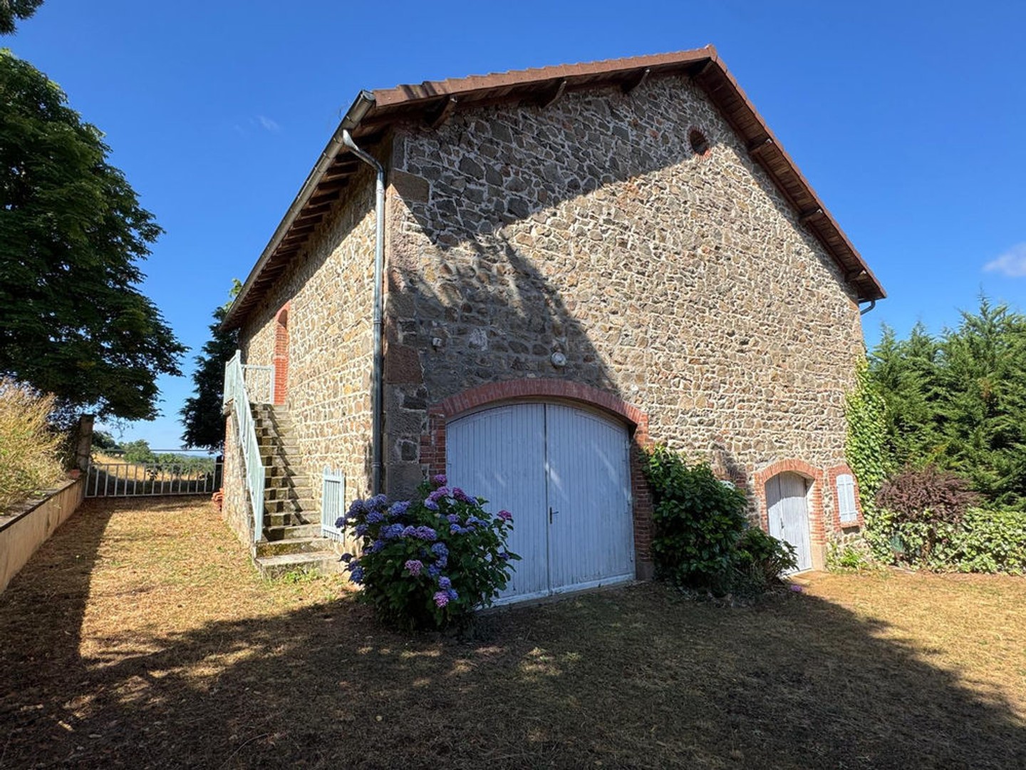 Maison à vendre - 8 pièces - 256m2 - Amplepuis (69550)