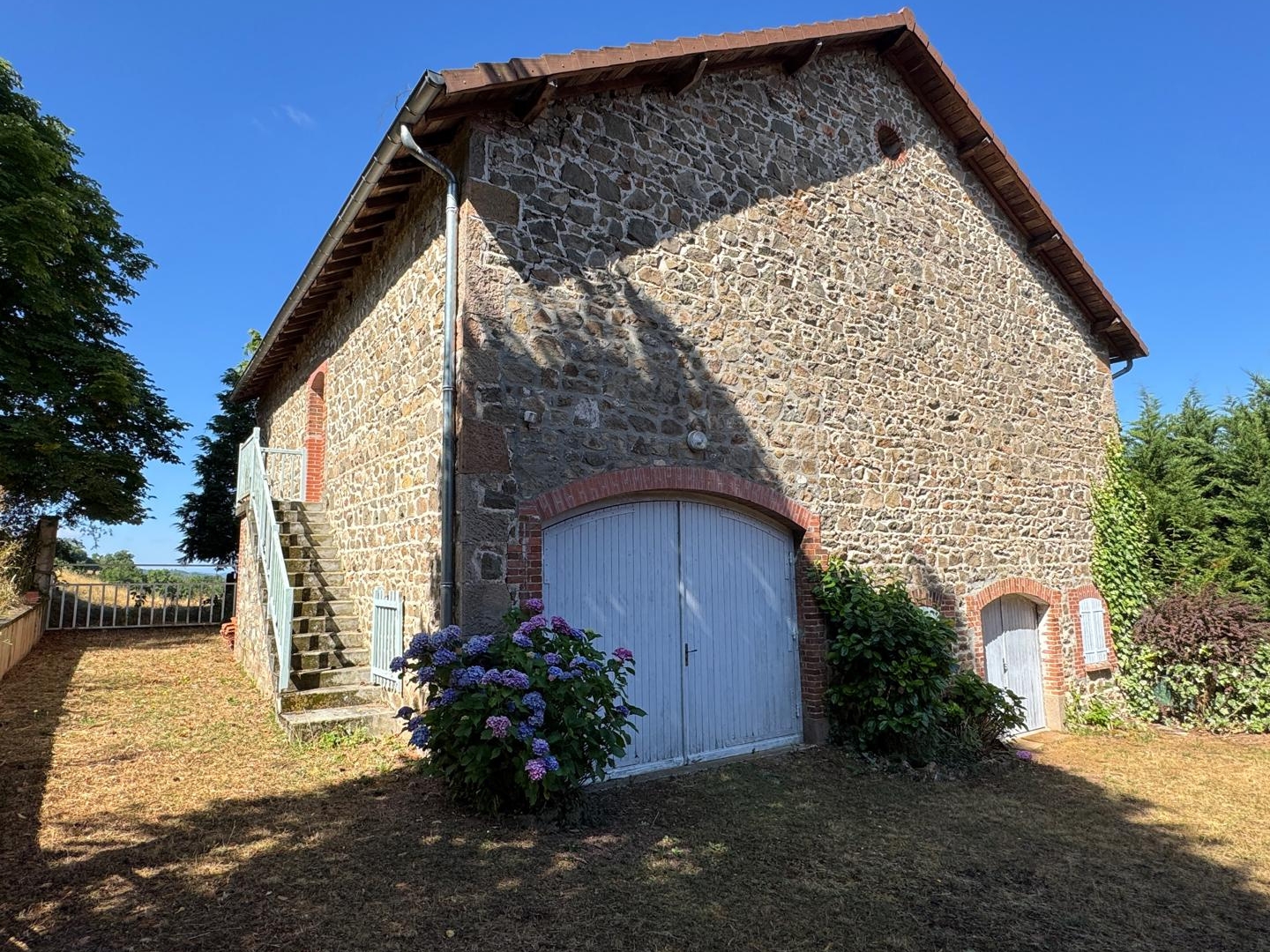 Maison à vendre - 8 pièces - 256m2 - Amplepuis (69550)