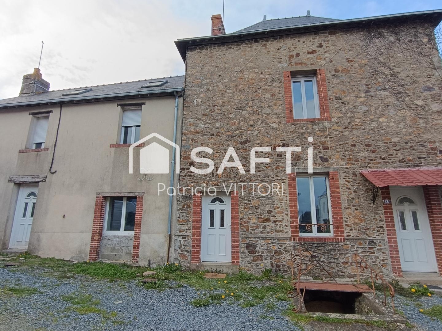 Ensemble immobilier en pierre Fort potentiel Centre de La Baconnière