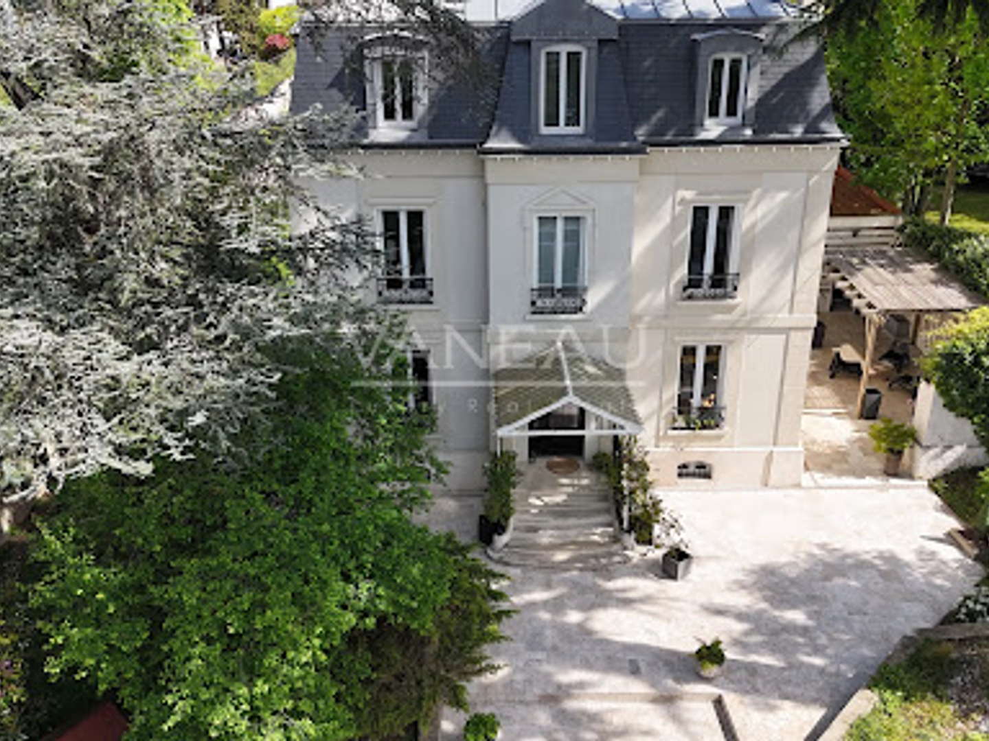 Maison 11 pièces 320 m²