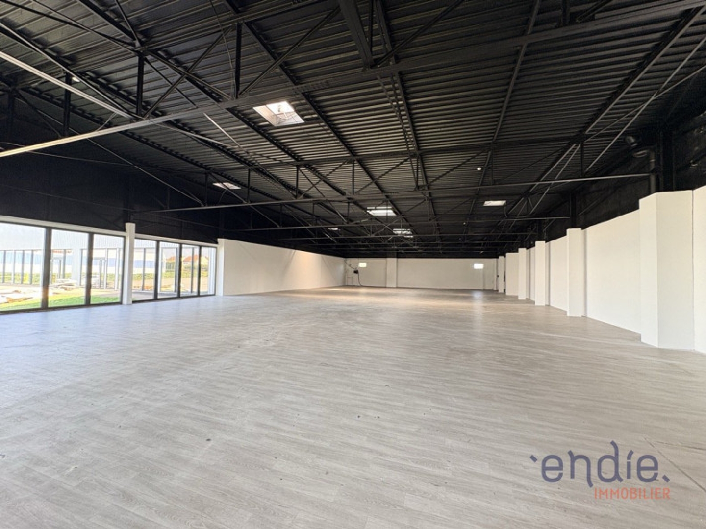 Local d'activité 1931 m²